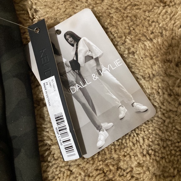 Brand: Kendall & Kylie
Size: 2X
Color: camo - Picture 3 of 3